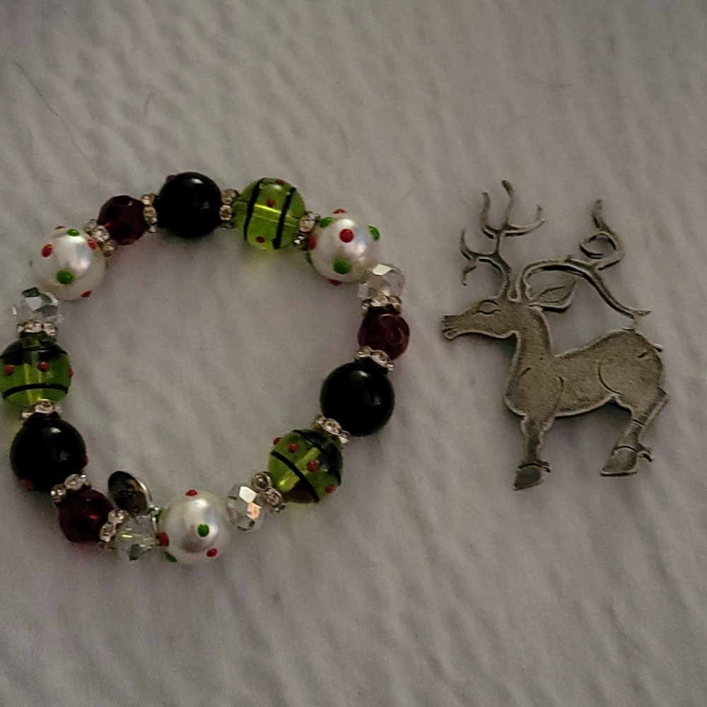 Ladies Christmas stretch bracelet and brooch